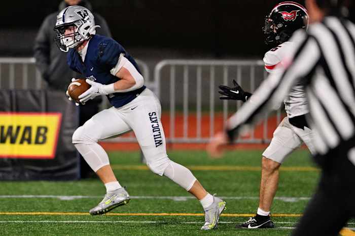 a Wilsonville Mountain View 5A Oregon football final November 24 2023 Leon Neuschwander 19